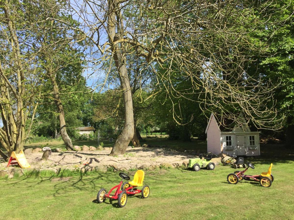 Ferienhaus 1 _ Ferien Im Gutspark Mattchow Exteriör bild