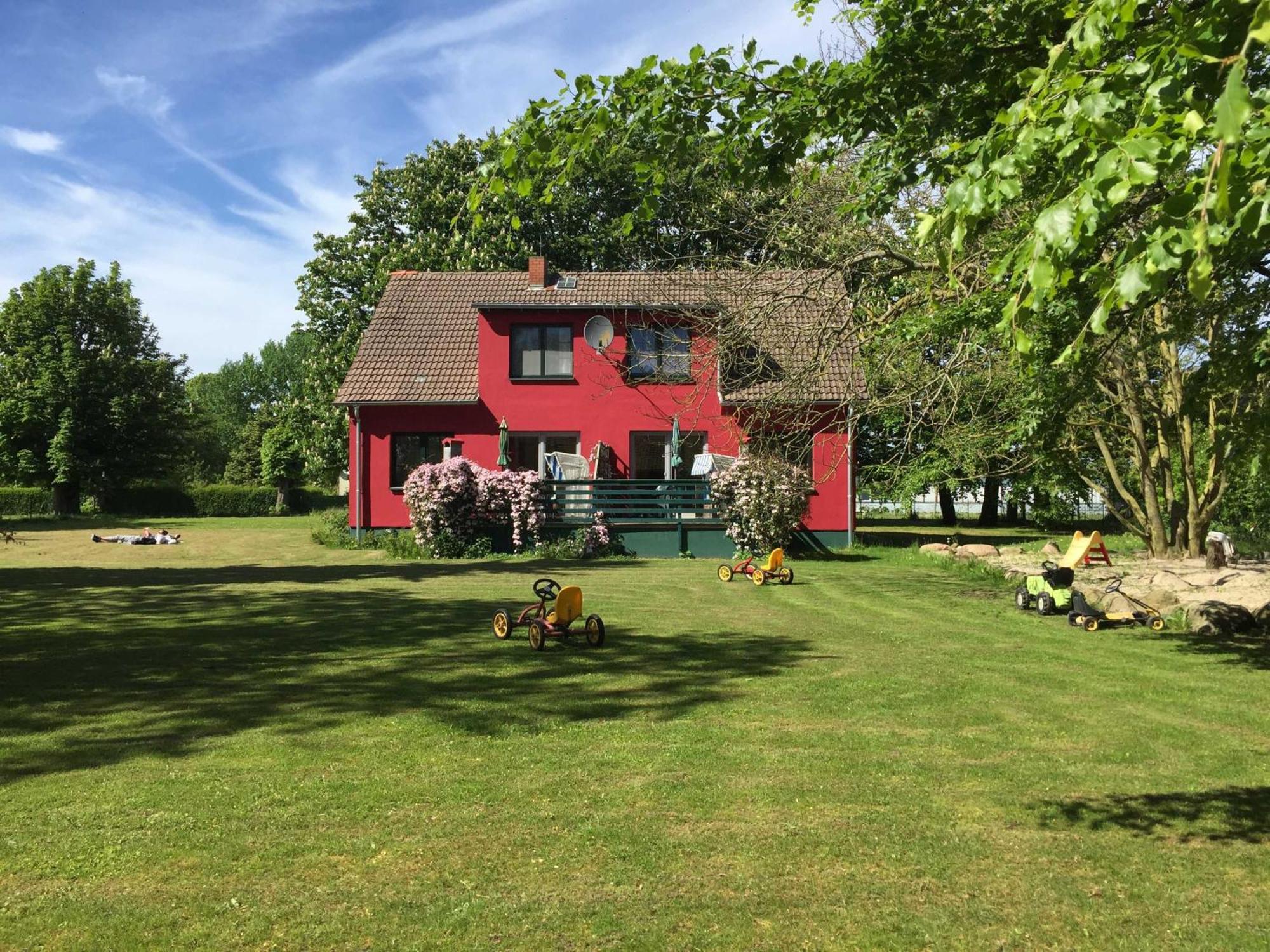 Ferienhaus 1 _ Ferien Im Gutspark Mattchow Exteriör bild